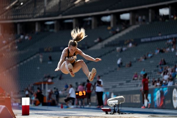 Merle Homeier (LG Goettingen) im Weitsprung waehrend der deutschen Leichtathletik-Meisterschaften im Olympiastadion am 26.06.2022 in Berlin